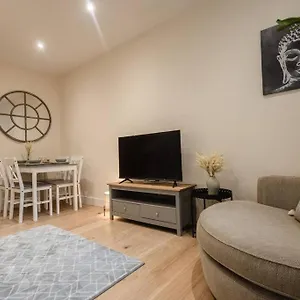 Ocean - 2 Bed Flat Sleeps 6 With Gym Access , Southampton United Kingdom