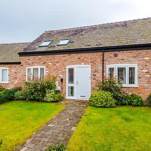 Number 21: A Breathtaking Chester With Parking , Mollington (Cheshire) United Kingdom